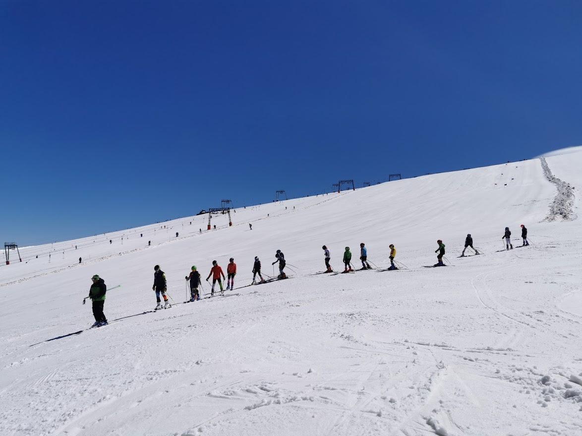 Летнее катание на леднике Les 2 Alpes в июле 2020.